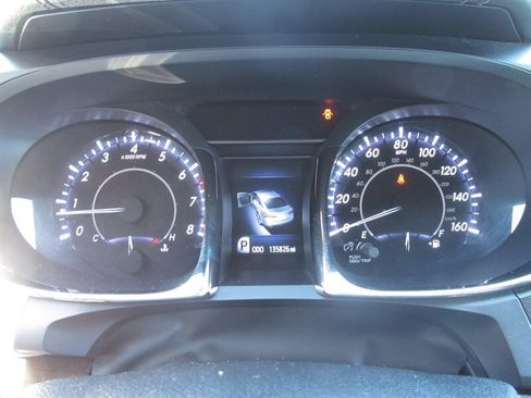 Used 2014 Toyota Avalon Limited w/ Technology Package FWD image 14