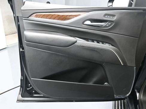 Used 2024 Cadillac Escalade ESV Premium Luxury Platinum AWD/4WD image 13