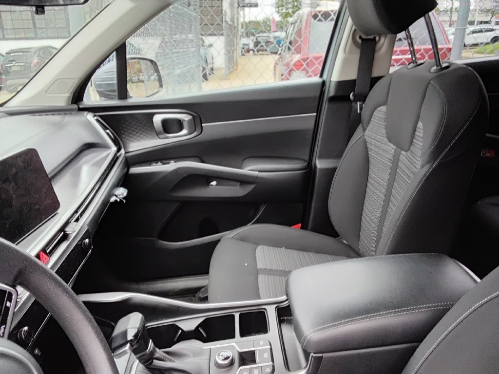Used 2024 Kia Sorento LX FWD image 9