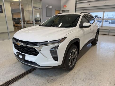 New 2026 Chevrolet Trax LT w/ Driver Confidence Package image 5