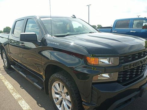 Used 2020 Chevrolet Silverado 1500 Custom w/ Custom Value Package AWD/4WD image 3