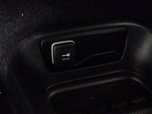 Used 2025 Chrysler Pacifica Select image 27