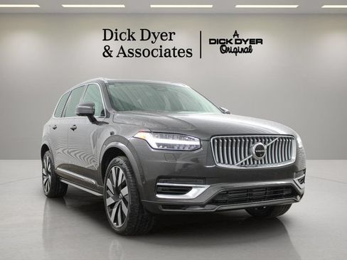 Used 2023 Volvo XC90 T8 Ultimate w/ Protection Package Premier AWD/4WD image 3