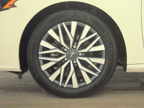 Used 2025 Nissan Altima 2.5 SV FWD image 20