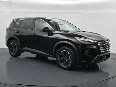 Used 2025 Nissan Rogue SV FWD image 9