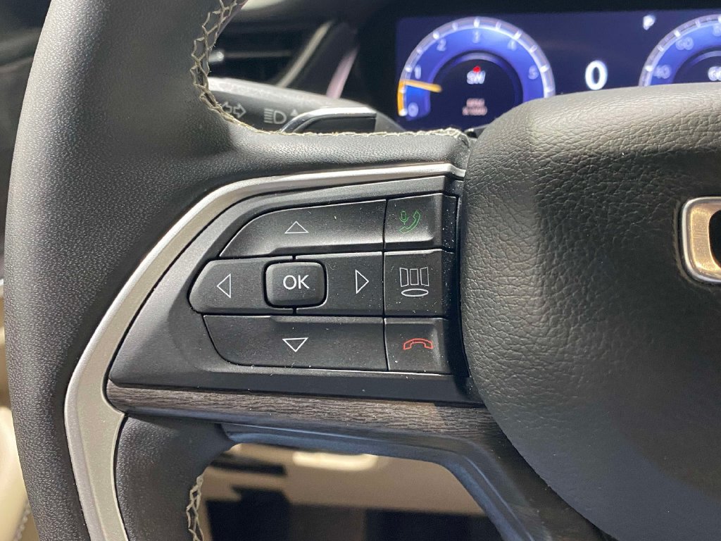 Used 2023 Jeep Grand Cherokee Limited AWD/4WD image 22