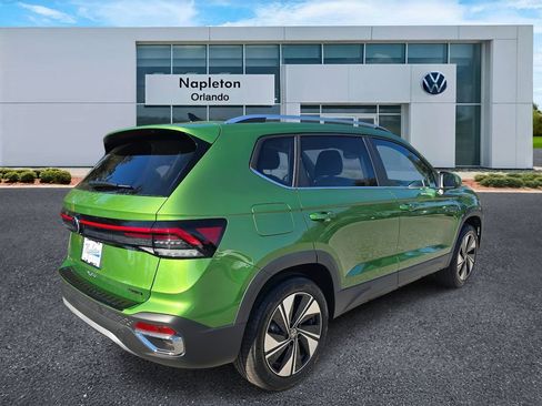 New 2026 Volkswagen Taos SE image 3