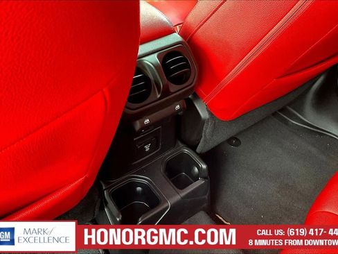 Used 2019 Jeep Wrangler Unlimited Sahara AWD/4WD image 10