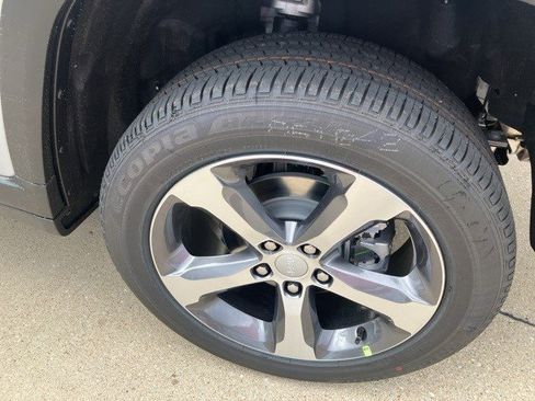 New 2025 Jeep Grand Cherokee Limited w/ Trailer Tow Package image 28