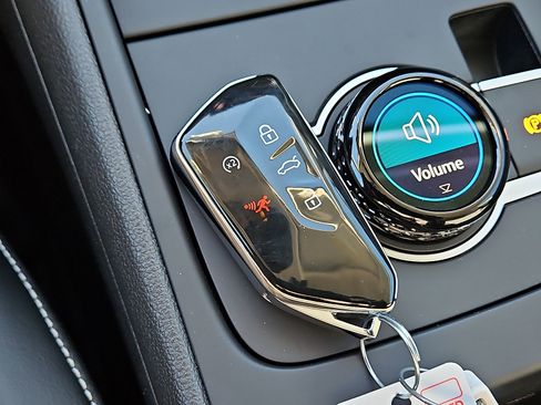 New 2026 Volkswagen Tiguan SE image 21