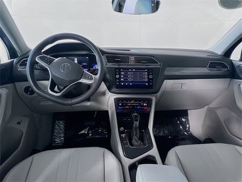 Used 2022 Volkswagen Tiguan SE image 27
