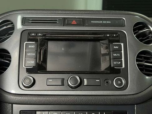 Used 2013 Volkswagen Tiguan SEL AWD/4WD image 32