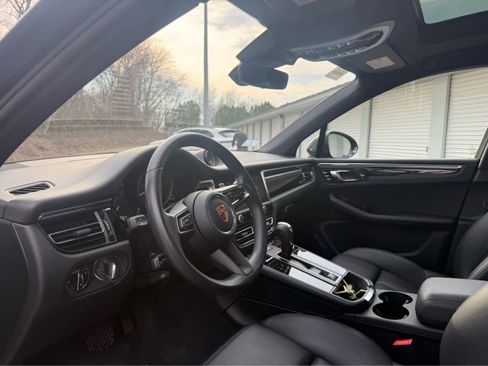 Certified 2024 Porsche Macan AWD/4WD image 19