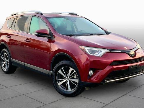 Used 2018 Toyota RAV4 XLE AWD/4WD image 3