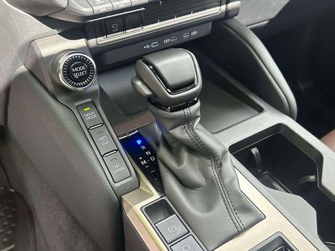 Used 2025 Toyota Land Cruiser AWD/4WD image 31