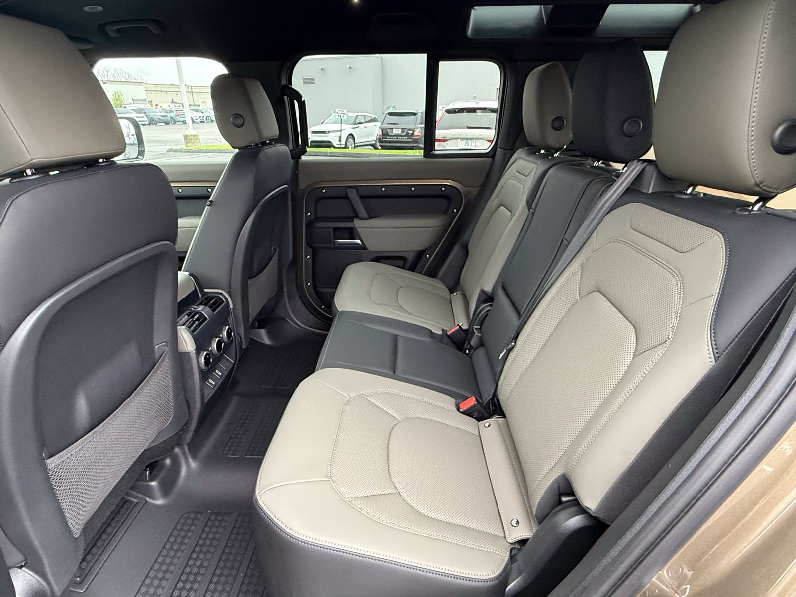 New 2026 Land Rover Defender 110 X-Dynamic SE AWD/4WD image 15