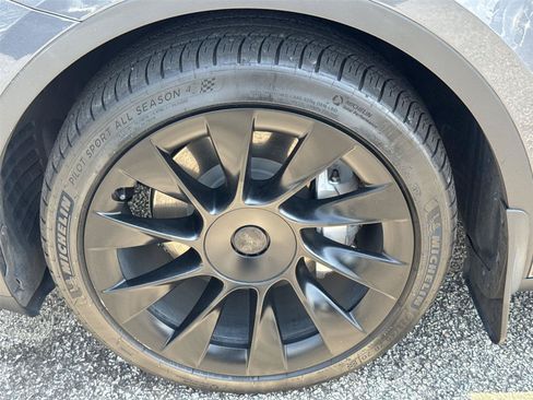 Used 2023 Tesla Model Y Long Range AWD/4WD image 10
