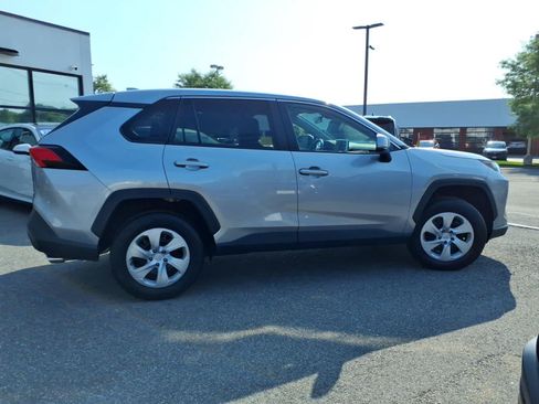 Used 2023 Toyota RAV4 LE AWD/4WD image 4