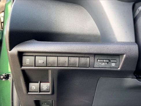 Used 2026 Toyota Sienna Limited FWD image 33