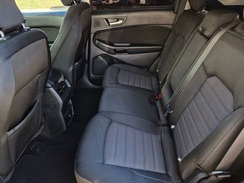 Used 2019 Ford Edge SE image 17