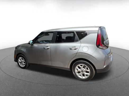 Used 2025 Kia Soul LX w/ LX Technology Package FWD image 10