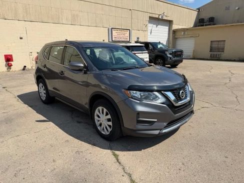 Used 2017 Nissan Rogue S AWD/4WD image 3