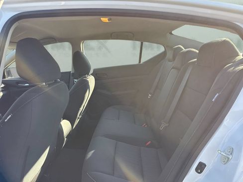 Used 2025 Nissan Altima 2.5 SV FWD image 12