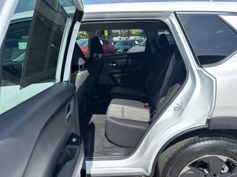 Used 2025 Nissan Rogue SV AWD/4WD image 28