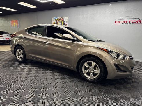 Used 2014 Hyundai Elantra SE image 2