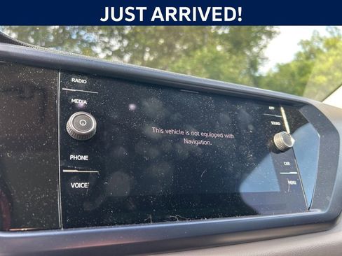 Used 2023 Volkswagen Taos SE w/ Panoramic Sunroof Package FWD image 24