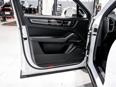 Used 2020 Porsche Cayenne S image 22