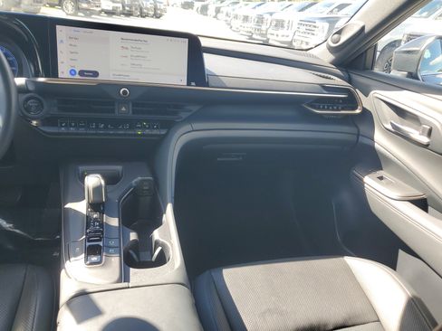 Used 2023 Toyota Crown Limited image 16