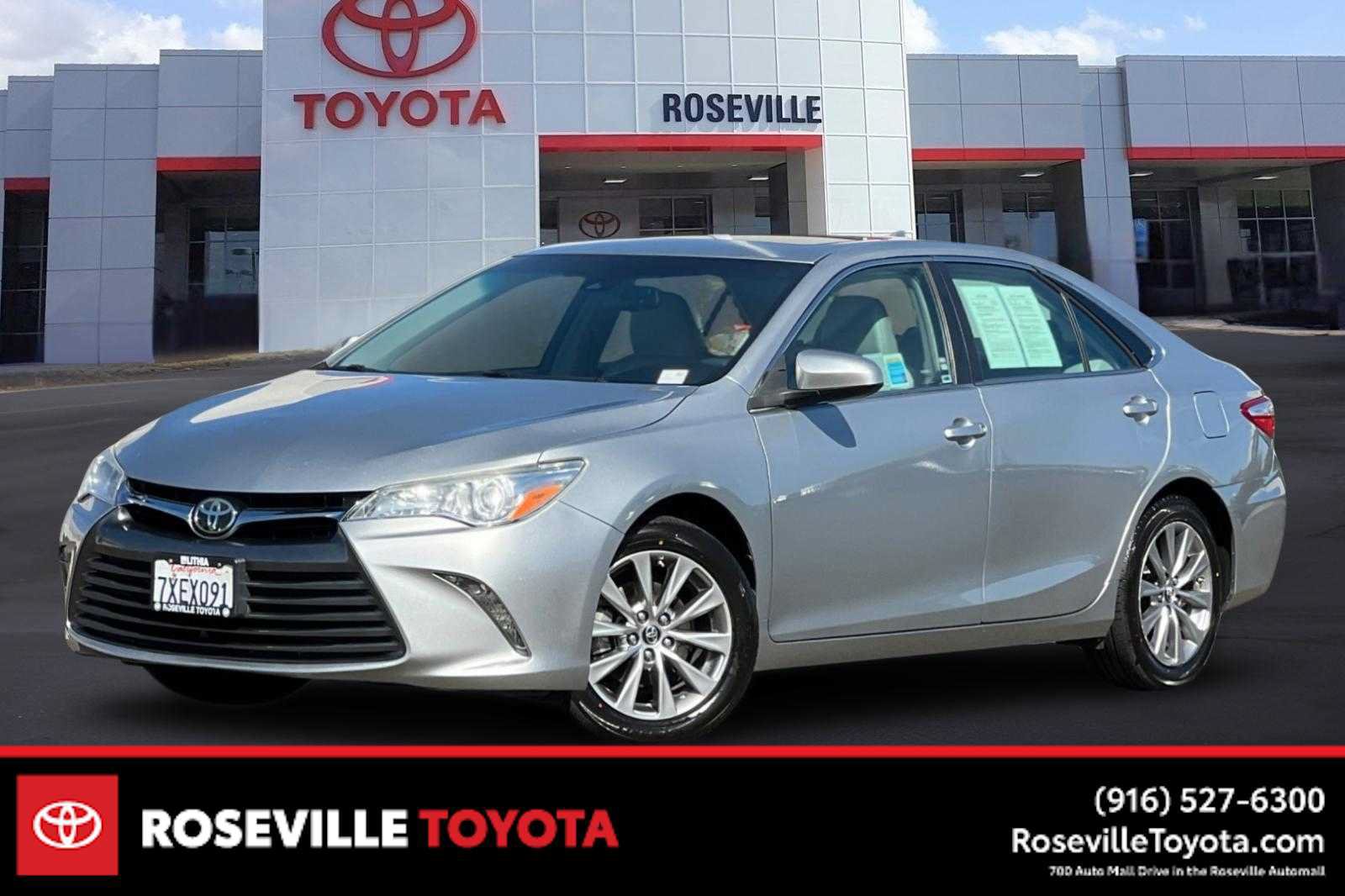 Used 2017 Toyota Camry XLE w/ Moonroof Package FWD image 1