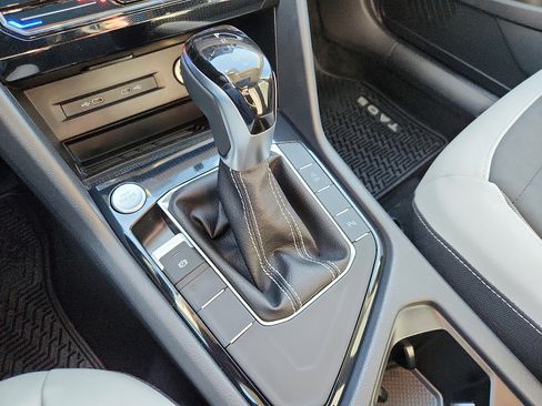 New 2026 Volkswagen Taos SE image 15