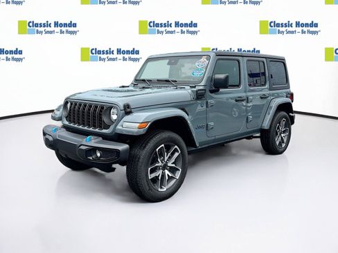 Used 2024 Jeep Wrangler Unlimited AWD/4WD image 3