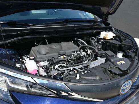 Used 2022 Toyota Sienna XLE w/ XLE Plus Package FWD image 25