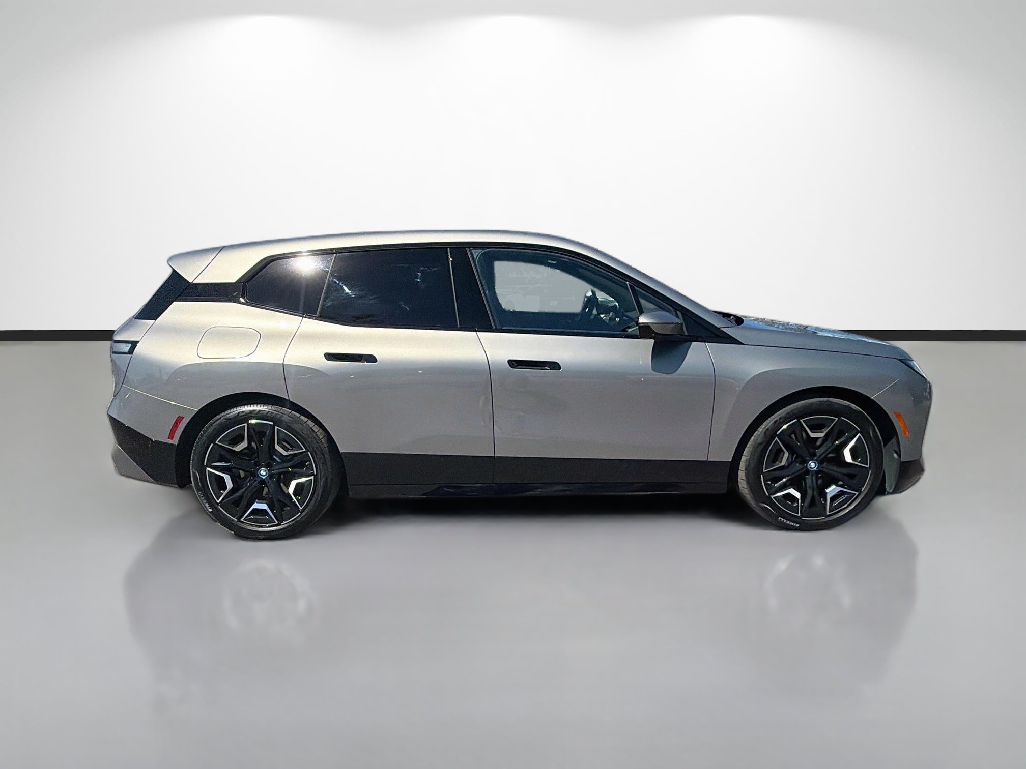 Used 2024 BMW iX M60 AWD/4WD image 2