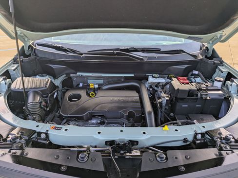 Used 2025 Chevrolet Equinox ACTIV w/ Safety and Technology Package image 33