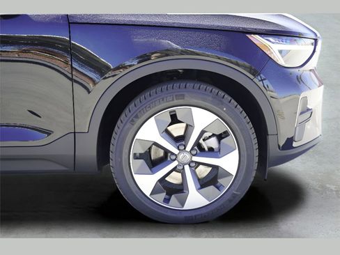 New 2025 Volvo XC40 B5 Core w/ Protection Package Premier image 3