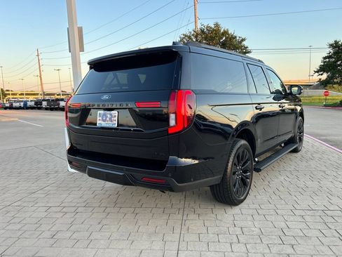 Used 2025 Ford Expedition Max Platinum w/ Stealth Appearance Package AWD/4WD image 4