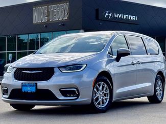 Used 2023 Chrysler Pacifica Touring-L FWD video 1