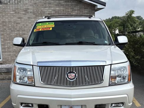 Used 2004 Cadillac Escalade AWD image 2
