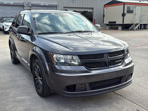 Used 2018 Dodge Journey SE w/ Blacktop Package FWD image 2