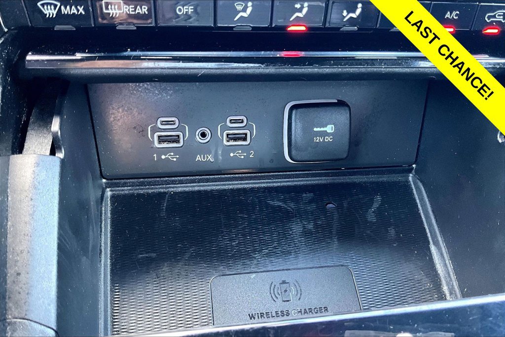 Used 2023 Jeep Grand Cherokee Overland w/ Luxury Tech Group IV AWD/4WD image 32