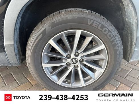Used 2019 Toyota Highlander XLE FWD image 11