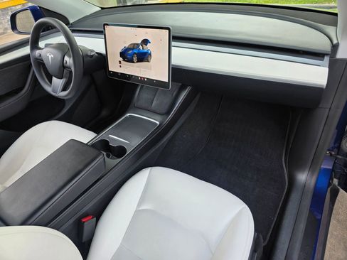 Used 2022 Tesla Model Y Long Range AWD/4WD image 27