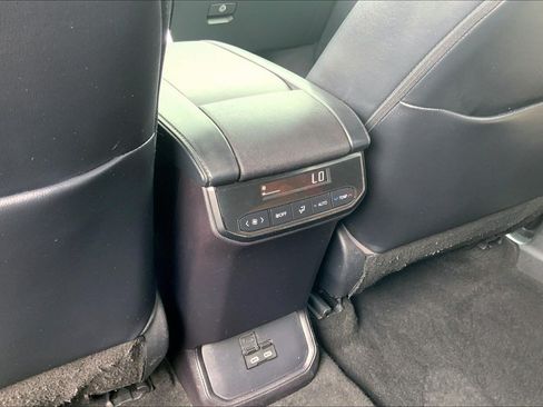 Used 2023 Toyota Highlander XLE AWD/4WD image 41