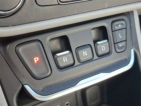 Used 2020 GMC Terrain SLE image 18