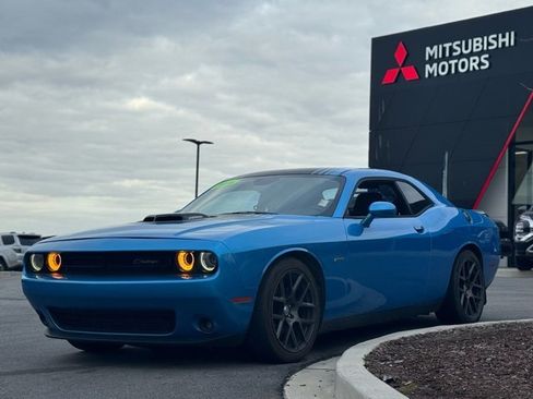 Used 2016 Dodge Challenger R/T image 7