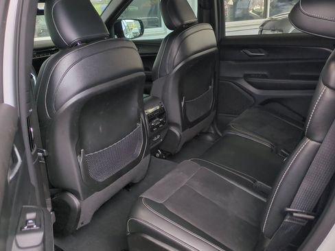Used 2024 Jeep Grand Cherokee L Laredo AWD/4WD image 13